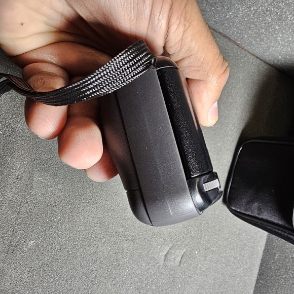 Kodak KB12 35mm Point & Shoot Film Compact Pocket Camera Untested With Case i do - Picture 10 of 11